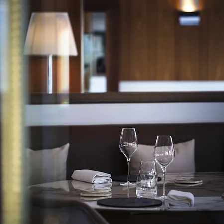 Hotel L'assiette Champenoise 5*