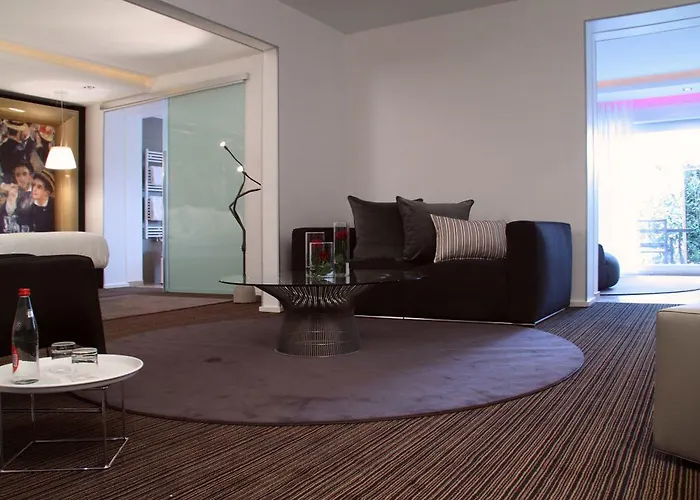 L'assiette Champenoise فندق