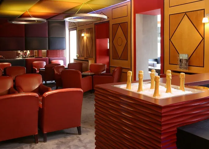 L'assiette Champenoise فندق 5*